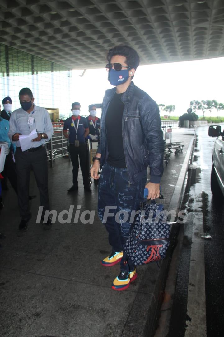 Jackky Bhagnani Jets off to UK for the First International shoot schedule of Bell Bottom!