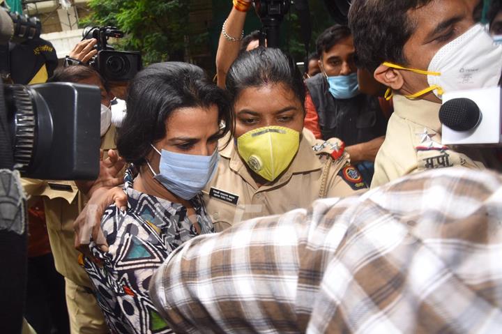 Siddharth Pithani and Sushant's sister Mitu arrive at ED's office in connection to Sushant Singh Rajput's investigation!