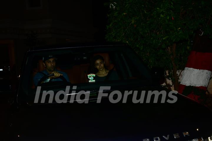 Alia Bhatt and Ranbir Kapoor visit Sanjay Dutt's residence after he was Diagnosed with Lung Cancer!