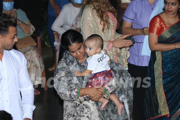 Ganesh Chaturthi 2020: Salman Khan perform Ganesh Visarjan with Family!