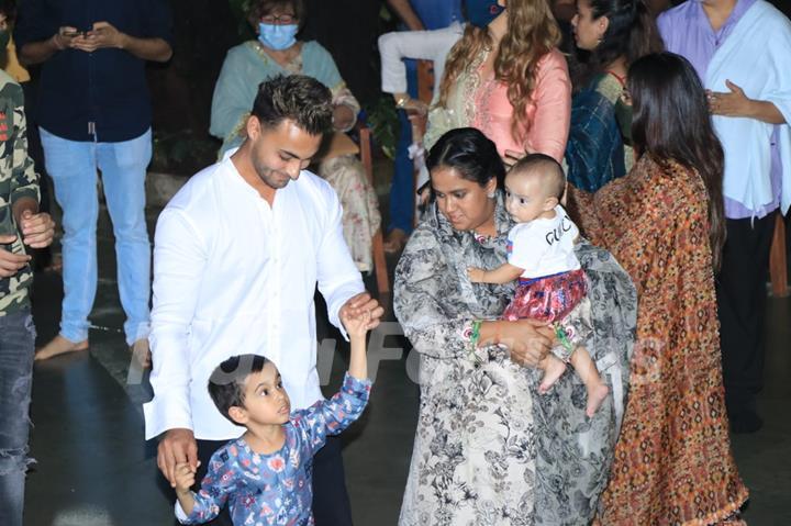 Ganesh Chaturthi 2020: Salman Khan perform Ganesh Visarjan with Family!