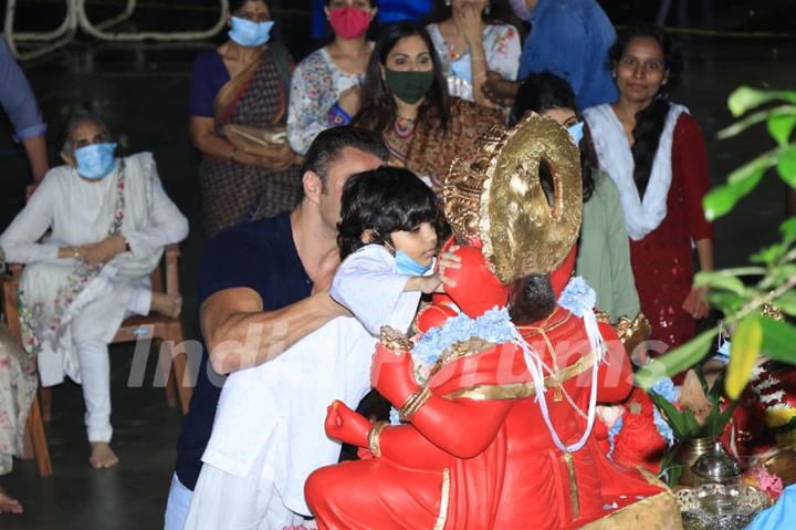 Ganesh Chaturthi 2020: Salman Khan perform Ganesh Visarjan with Family!