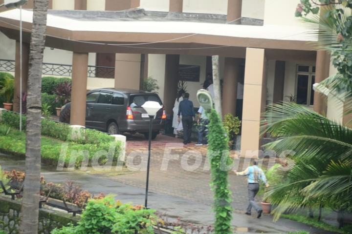 Rhea Chakraborty and brother Showik snapped arriving at DRDO guest house after receiving summons from CBI!