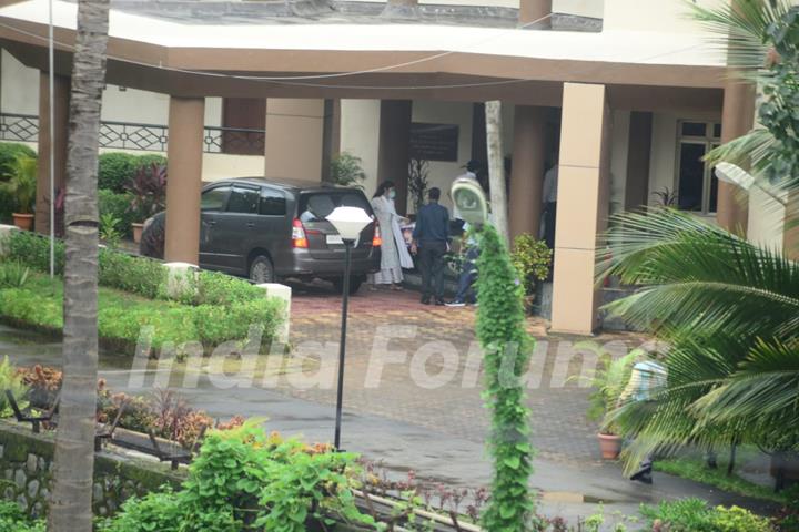 Rhea Chakraborty and brother Showik snapped arriving at DRDO guest house after receiving summons from CBI!