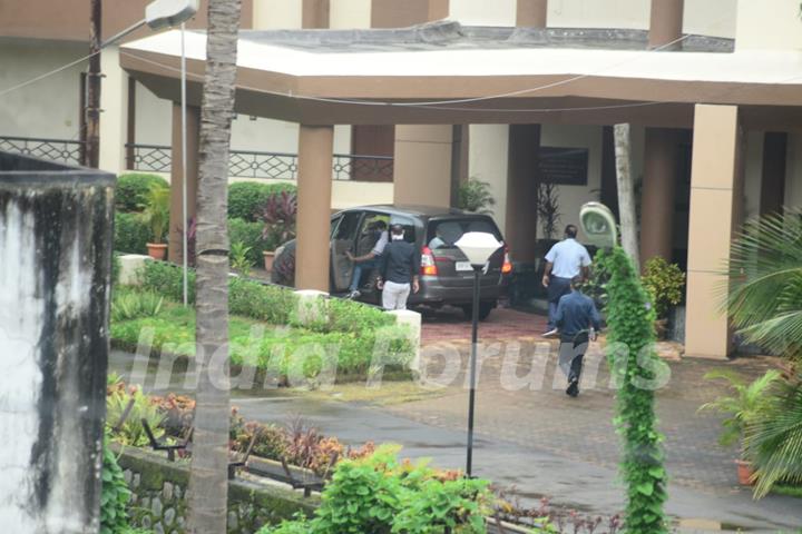 Rhea Chakraborty and brother Showik snapped arriving at DRDO guest house after receiving summons from CBI!