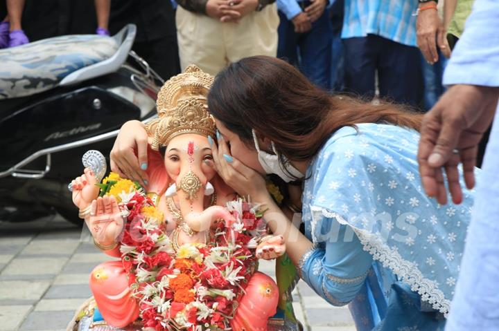 Bhushan Kumar and Divya Khosla Kumar Bid Adieu to T-Series Ganpati Bappa