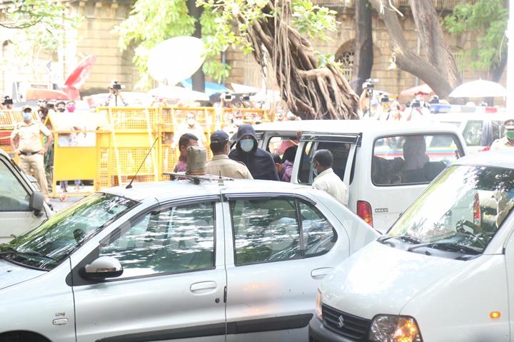 Rhea Chakraborty and brother Showik Chakraborty arrive at NCB office for interrogation!