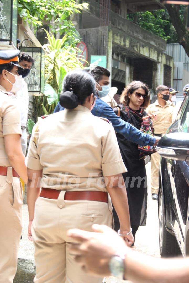 Rangoli Chandel visits sister Kangana Ranaut's office! 