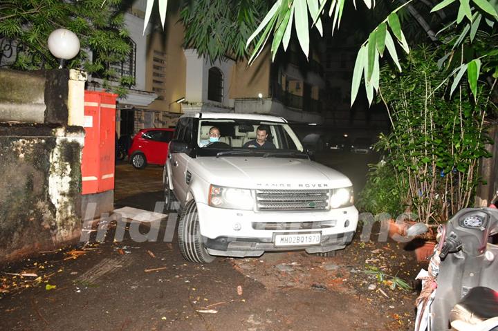 Celebrities arrive for Riddhima Kapoor Sahni's Birthday! 