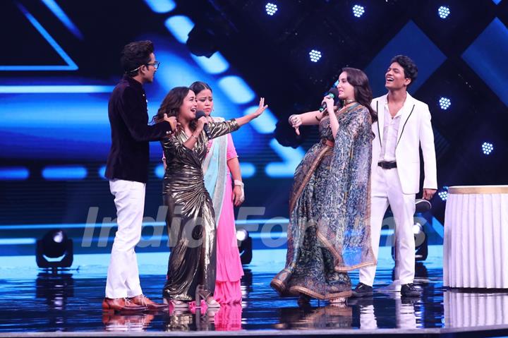 Singer Neha Kakkar and Sunny Kaushal celebrate Retro Special on India’s Best Dancer 