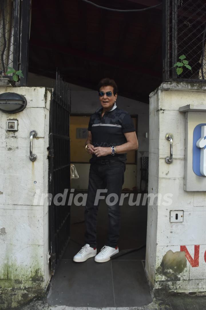 Jeetendra snapped at clinic in Juhu