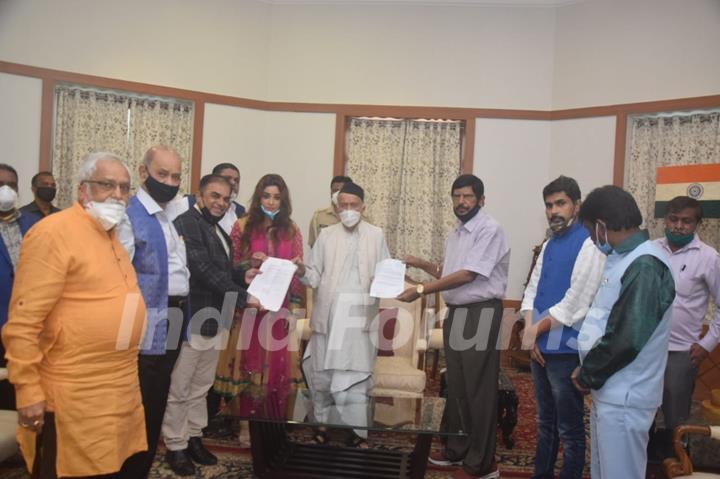 Payal Ghosh meets Maharahstra Governer Bhagat Singh Koshyari at Rajbhavan!