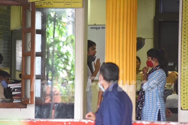 Rhea Chakraborty at Santacruz Police Station after being Bailed!