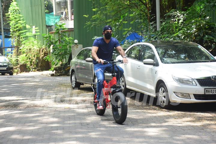 Ranbir Kapoor snapped around the town