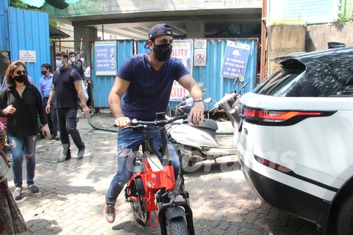 Ranbir Kapoor snapped around the town