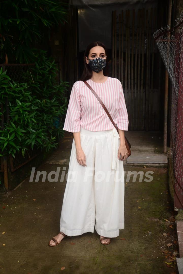 Dia Mirza snapped after photo shoot in Versova