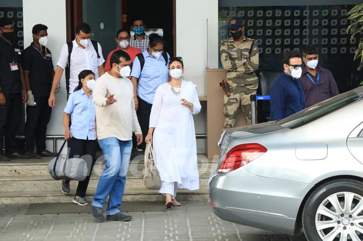 Taimur Ali Khan and Kareena Kapoor Khan at private airport in Kalina 