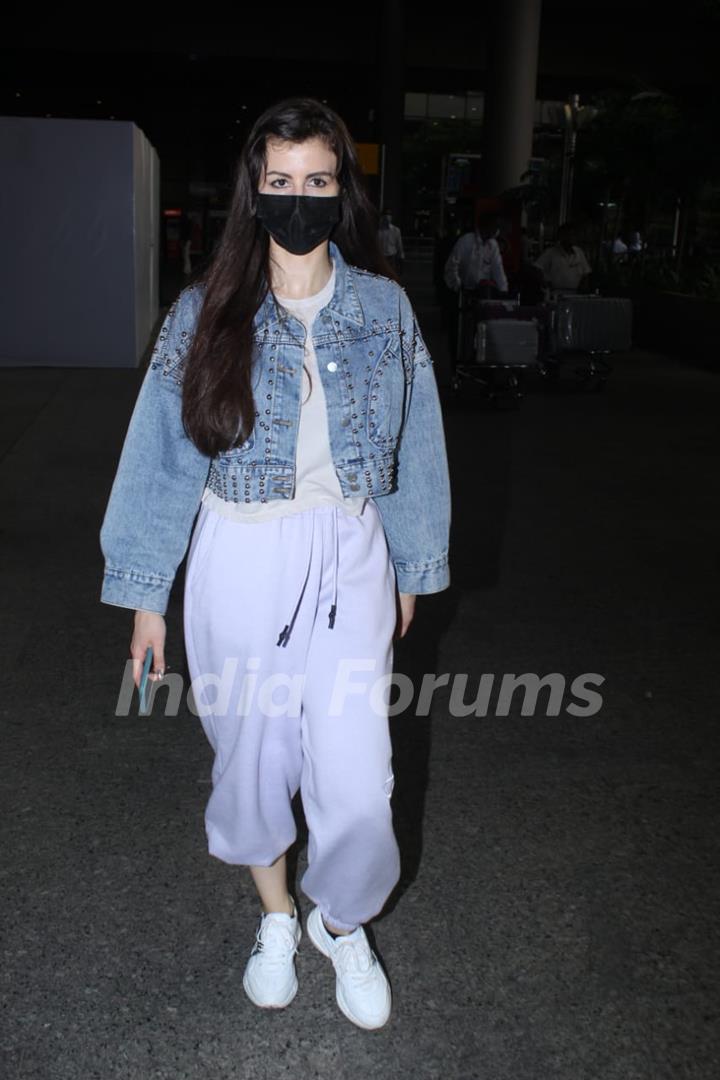 Kareena Kapoor Khan, Alia Bhatt, Alaya F and others snapped around the town!