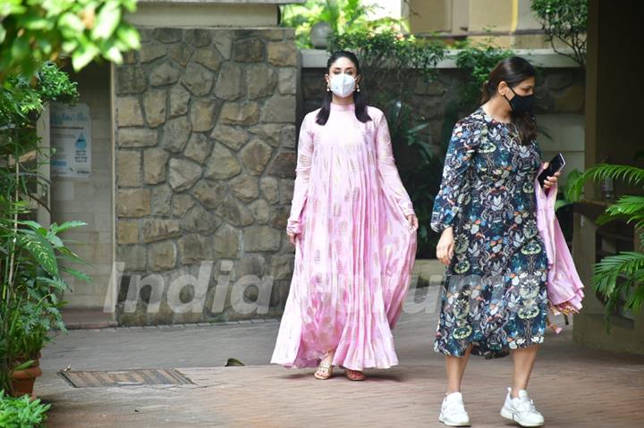 Kareena Kapoor Khan snapped at Bandra