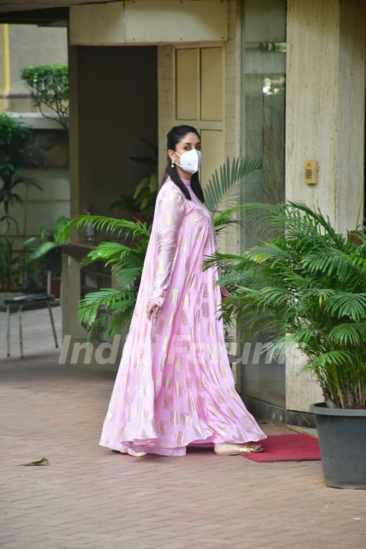 Kareena Kapoor Khan snapped at Bandra