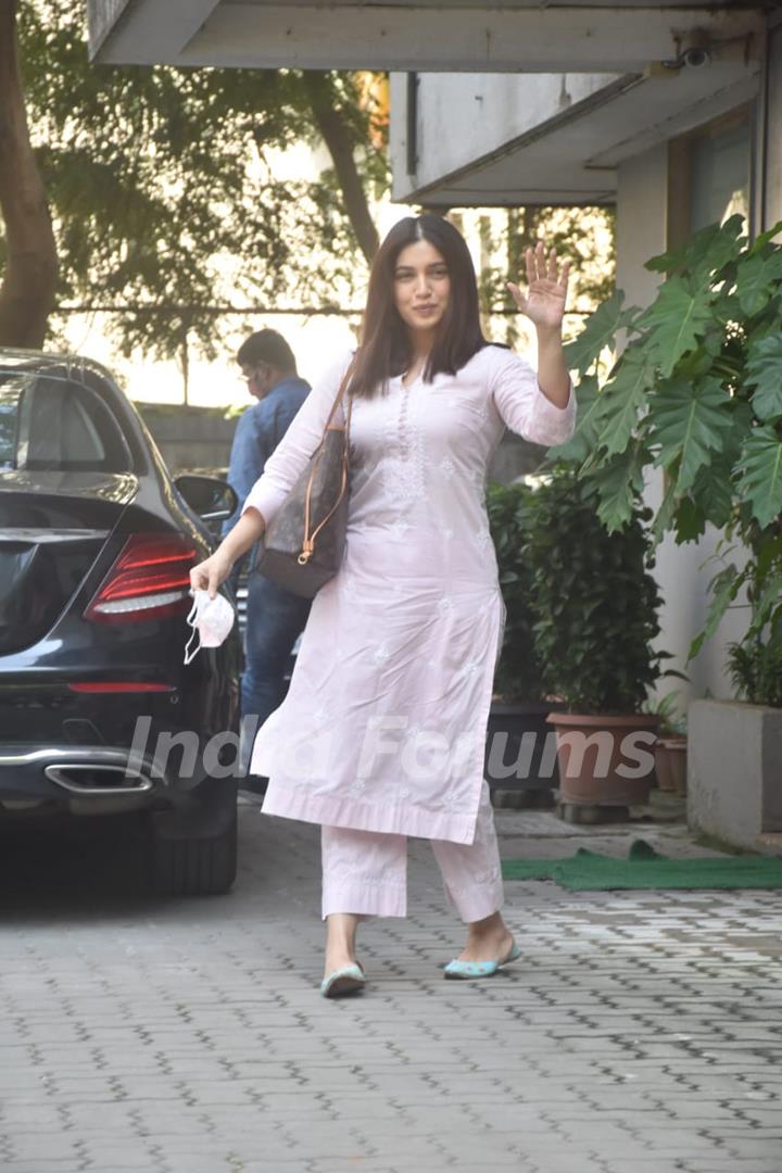 Bhumi Pednekar snapped at Anand L Rai office in Andheri!