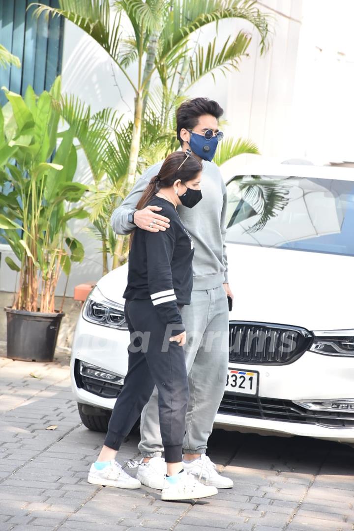 Jackky Bhagnani and Shabina Khan snapped at Kalina Airport