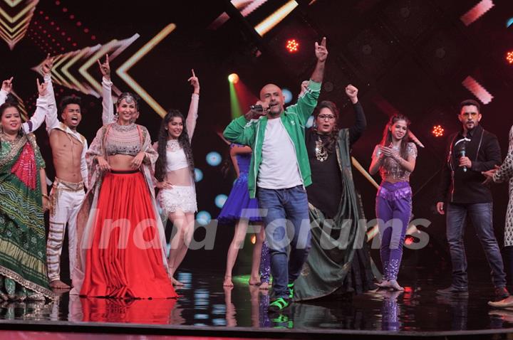 Indian Idol Judges Himesh Reshammiya & Vishal Dadlani light up the stage of India’s Best Dancer!