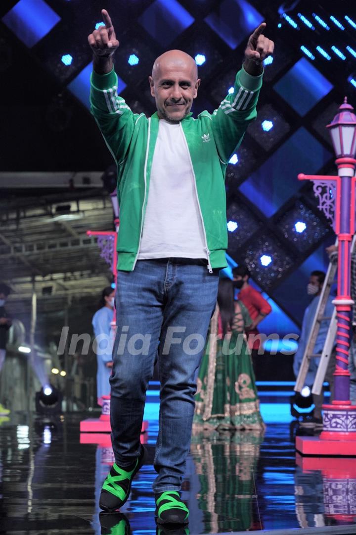 Indian Idol Judges Himesh Reshammiya & Vishal Dadlani light up the stage of India’s Best Dancer!