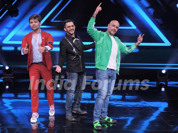 Indian Idol Judges Himesh Reshammiya & Vishal Dadlani light up the stage of India’s Best Dancer!