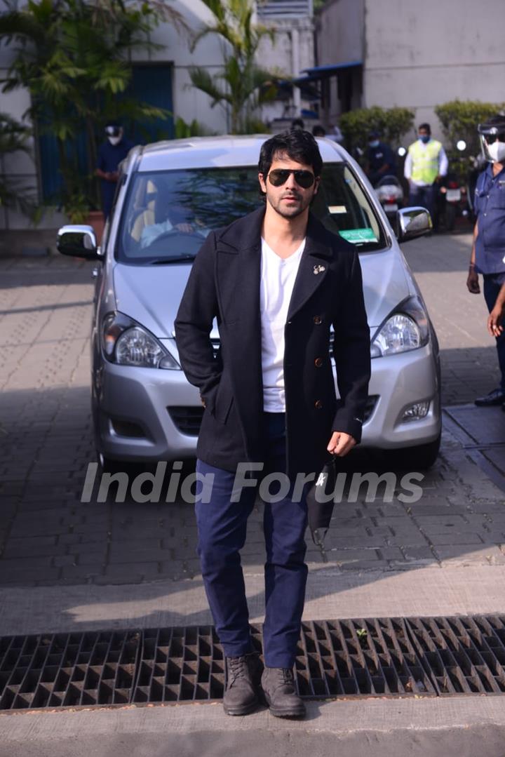 Neetu Kapoor, Varun Dhawan and Kiara Advani leave for Chandigarh 