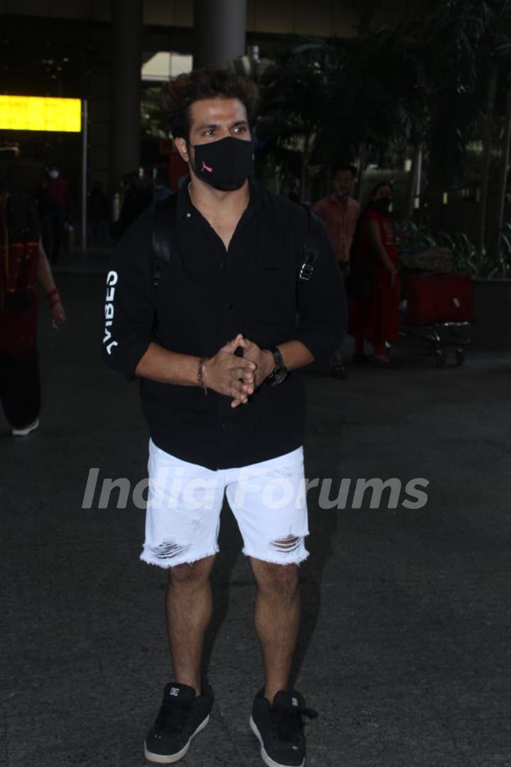Rithvik Dhanjani snapped at airport