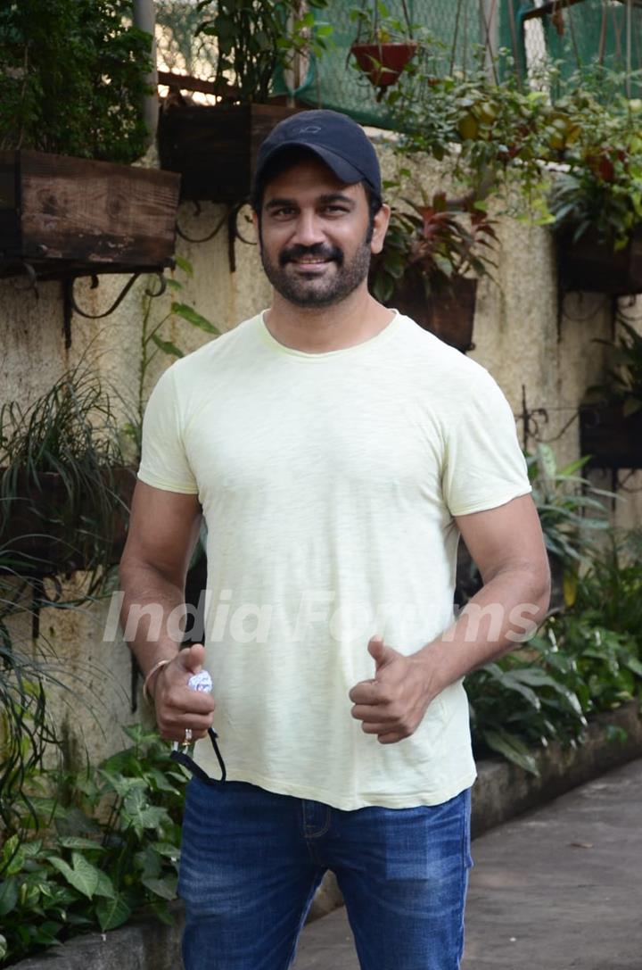 Sharad Kelkar snapped at dubbing studio in Juhu