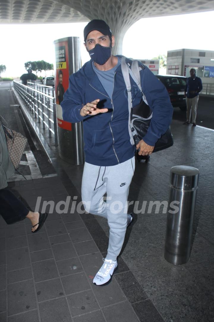 John Abraham snapped airport