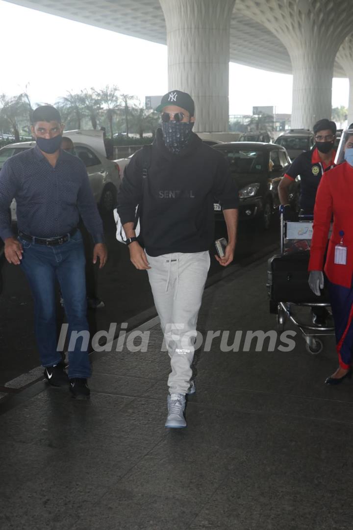 Ranbir Kapoor snapped at airport
