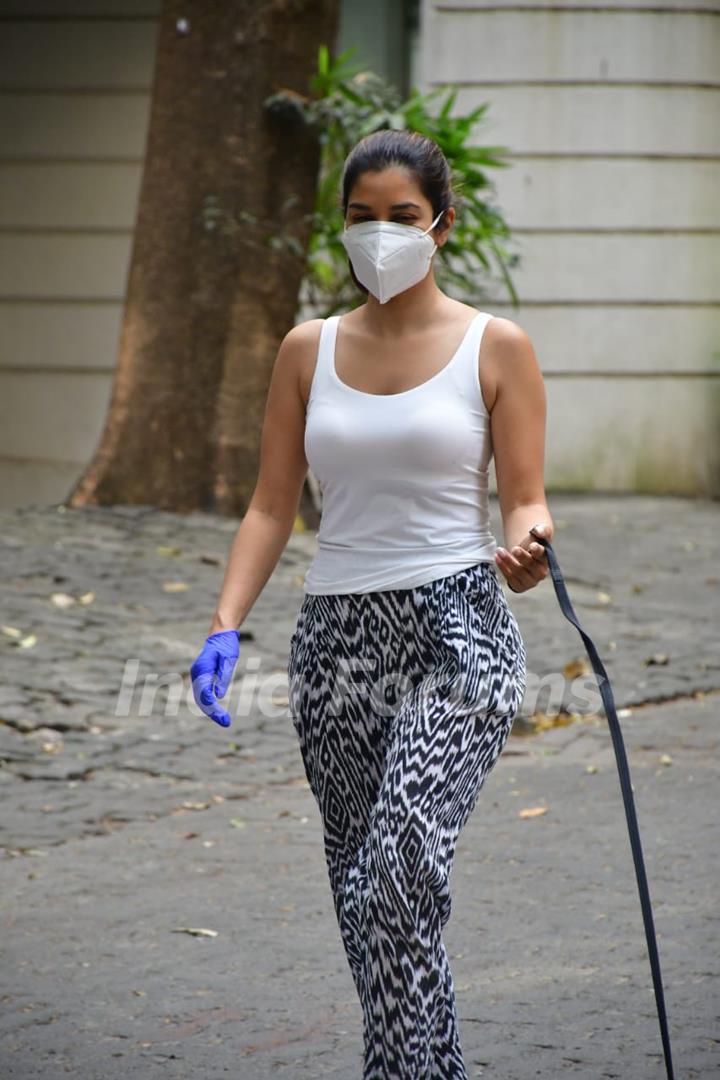 Sophie Choudry spotted with their pet for walk