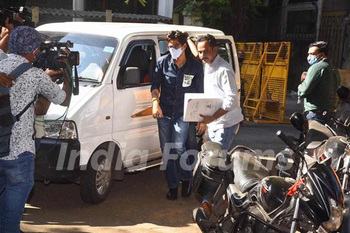 Bharti Singh and Husband Haarsh Limbachiyaa arrive at NCB office