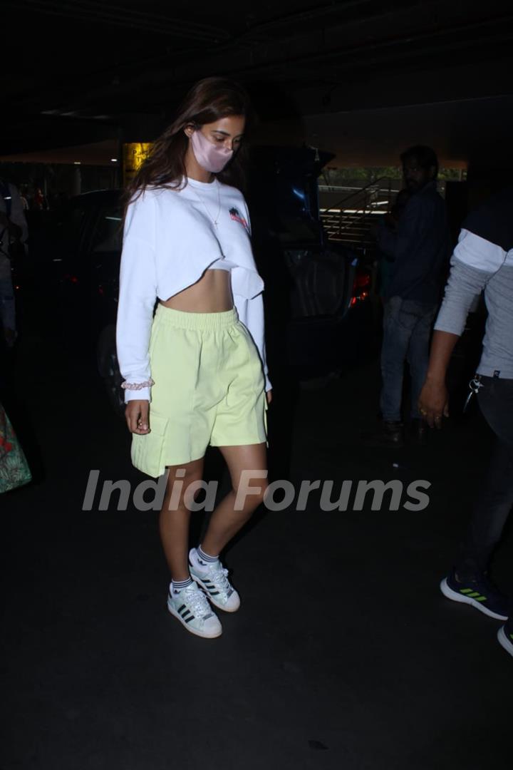 Disha Patani snapped at airport 