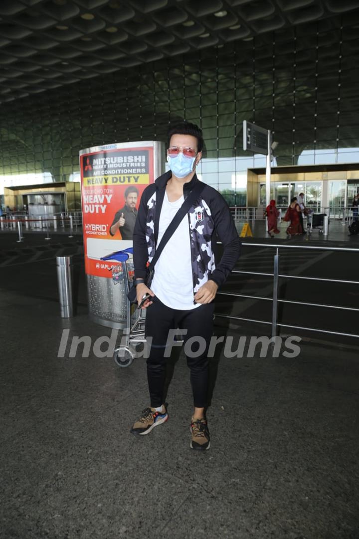 Amir Ali snapped at airport