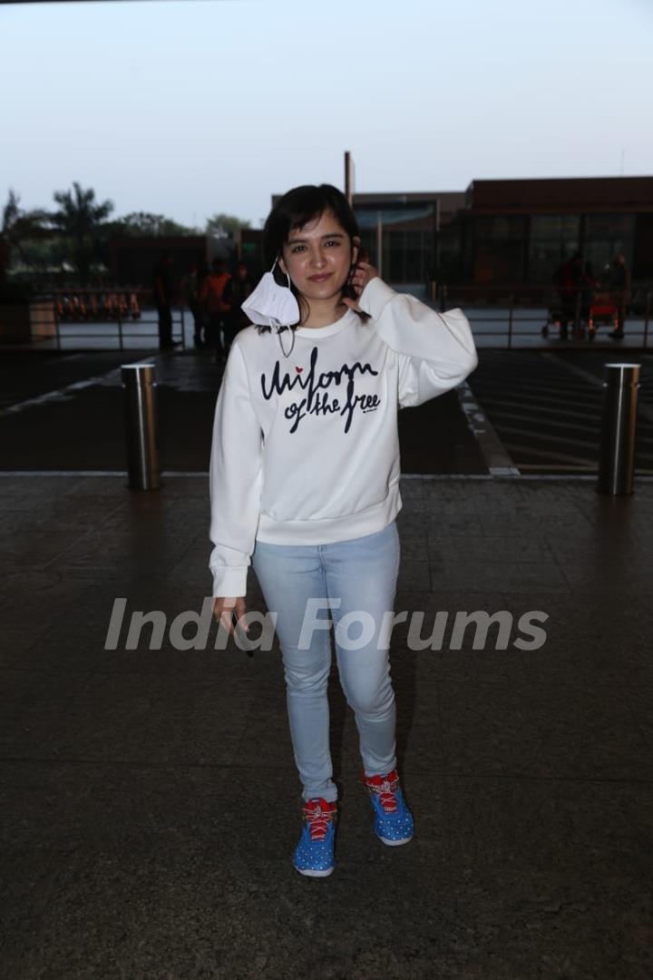 Shirley Setia snapped at airport