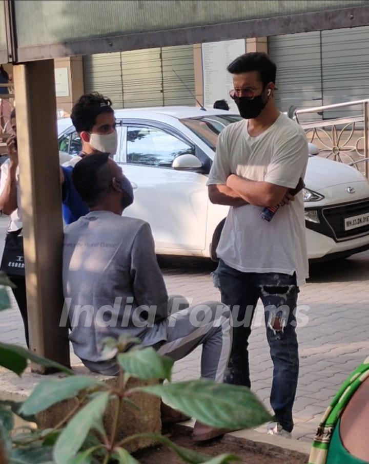 Aamir Ali, Dharmesh snapped at Ambani hospital