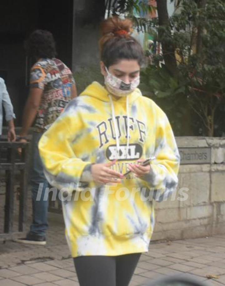 Khushi Kapoor snapped at Santacruz