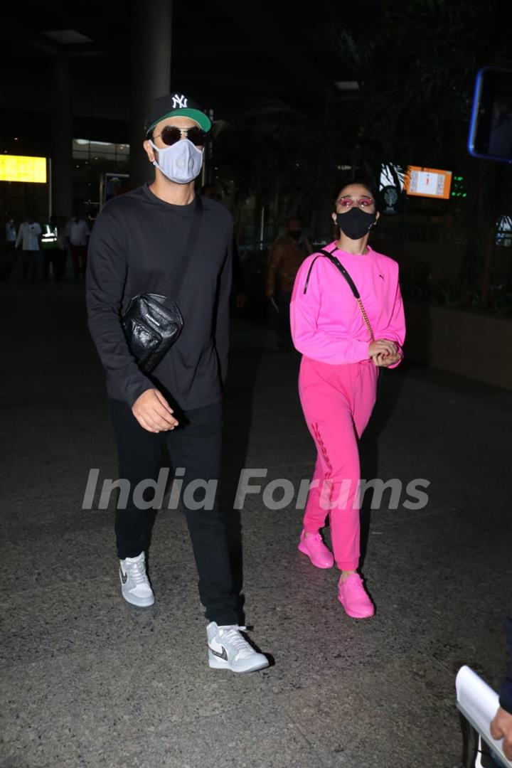 Ranbir Kapoor and Alia Bhatt at Airport