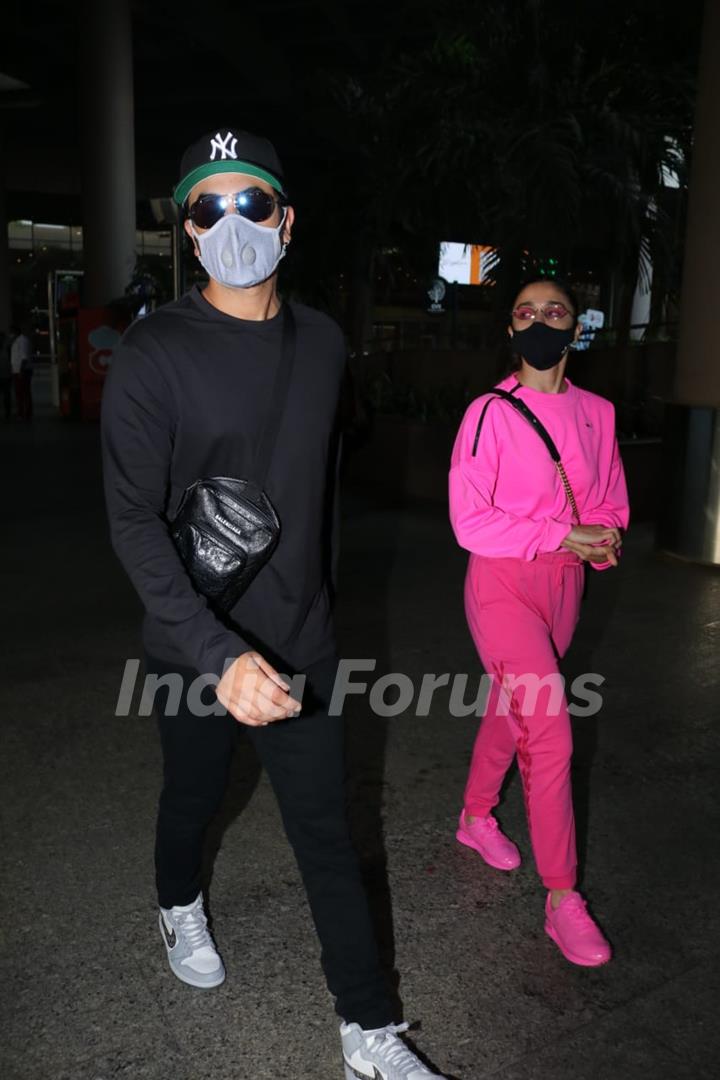 Ranbir Kapoor and Alia Bhatt at Airport