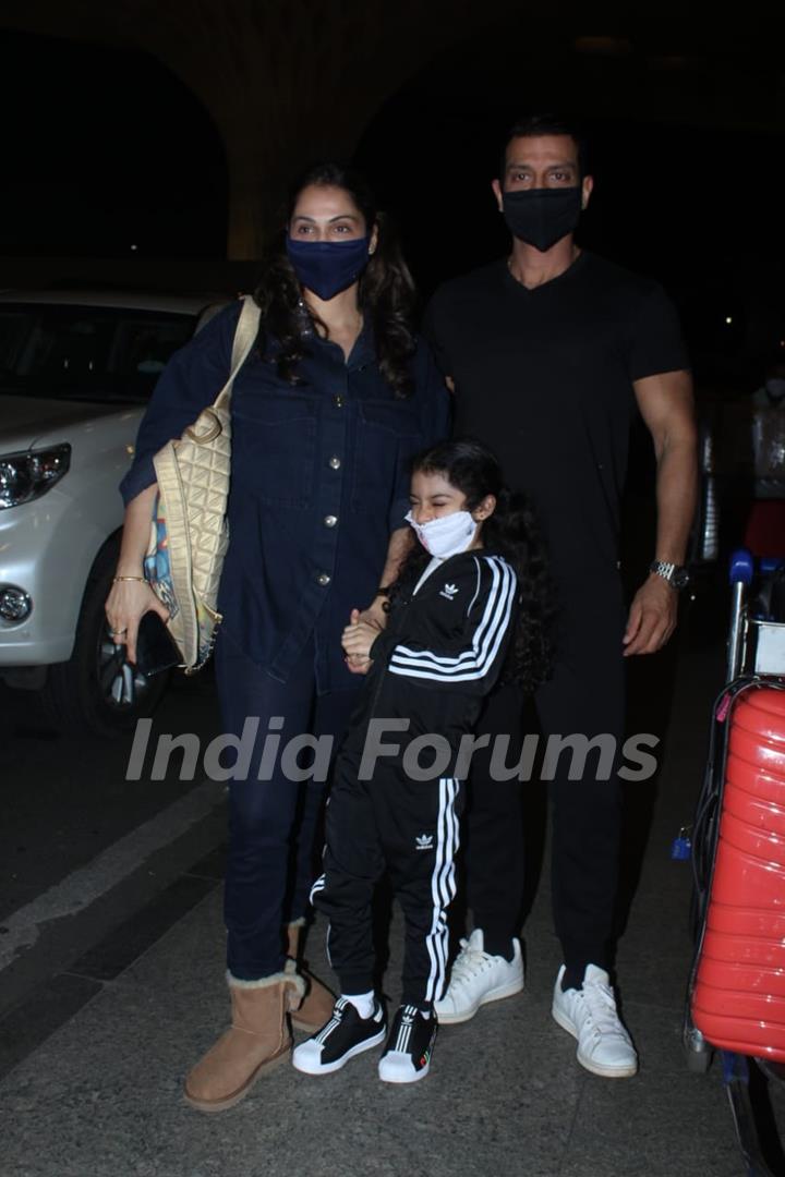 Isha Koppikar and family snapped at airport