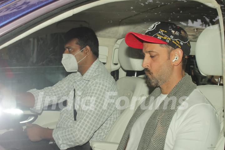 Hrithik Roshan snapped at Juhu 