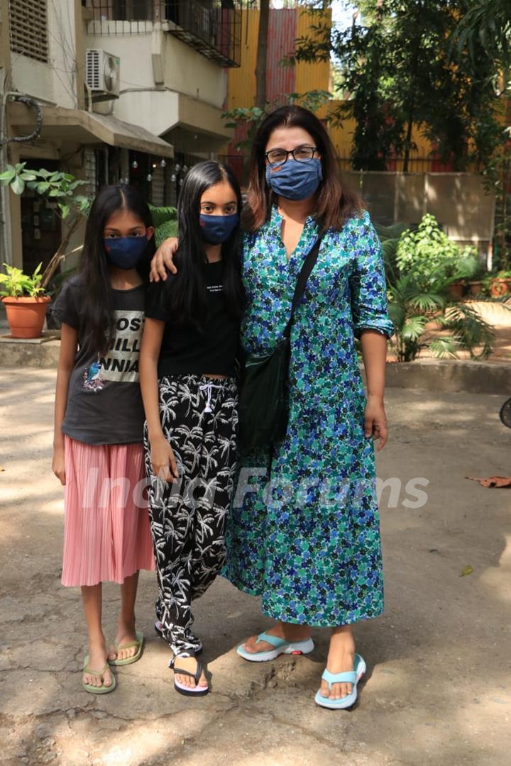 Farah Khan with her daughters at Juhu