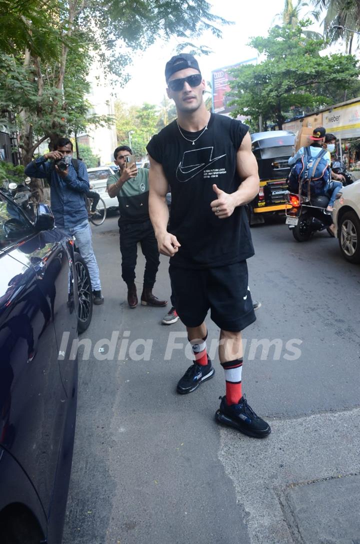 Asim Riaz snapped outside gym 