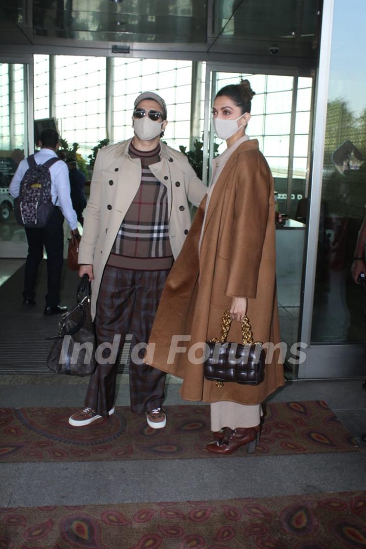 Ranveer Singh and Deepika Padukone Jet off for a Romantic New Year getaway!