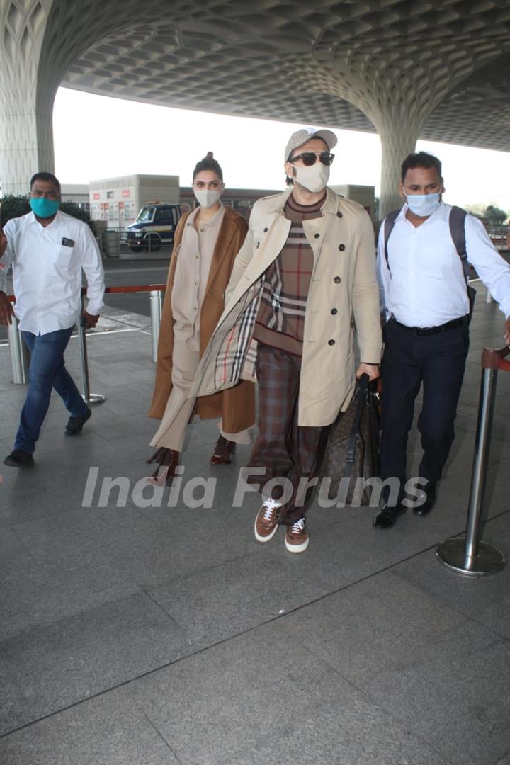 Ranveer Singh and Deepika Padukone Jet off for a Romantic New Year getaway!