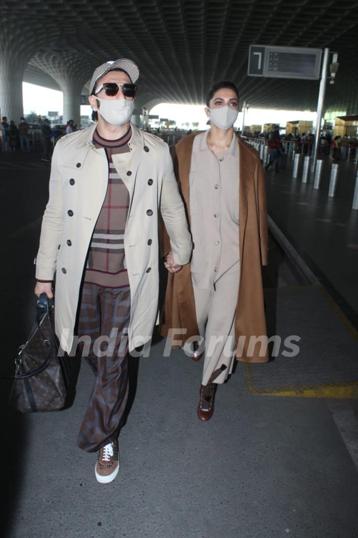 Ranveer Singh and Deepika Padukone Jet off for a Romantic New Year getaway!